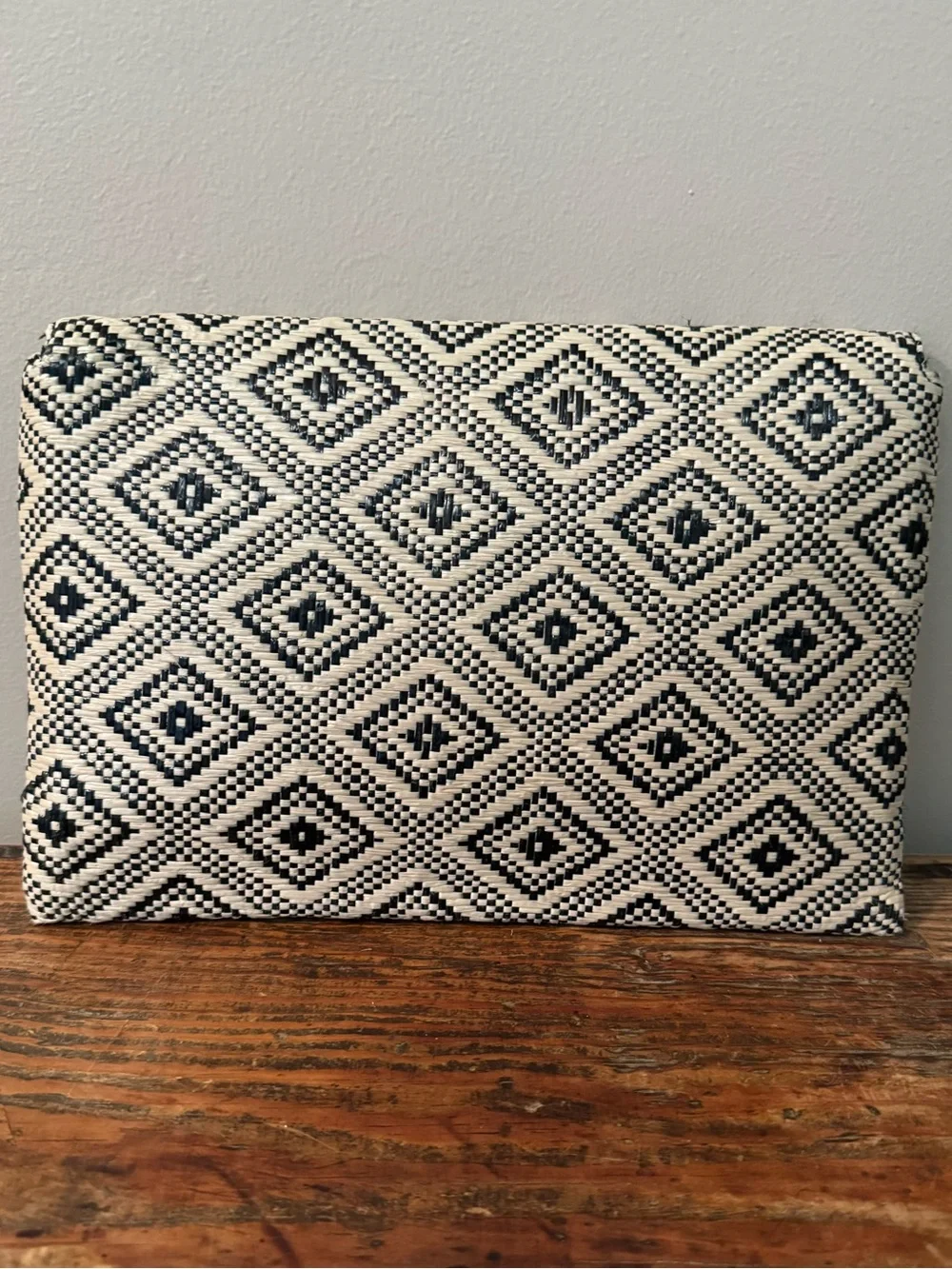 EUC Stella & Dot Black & White Diamond Pattern Envelope Clutch